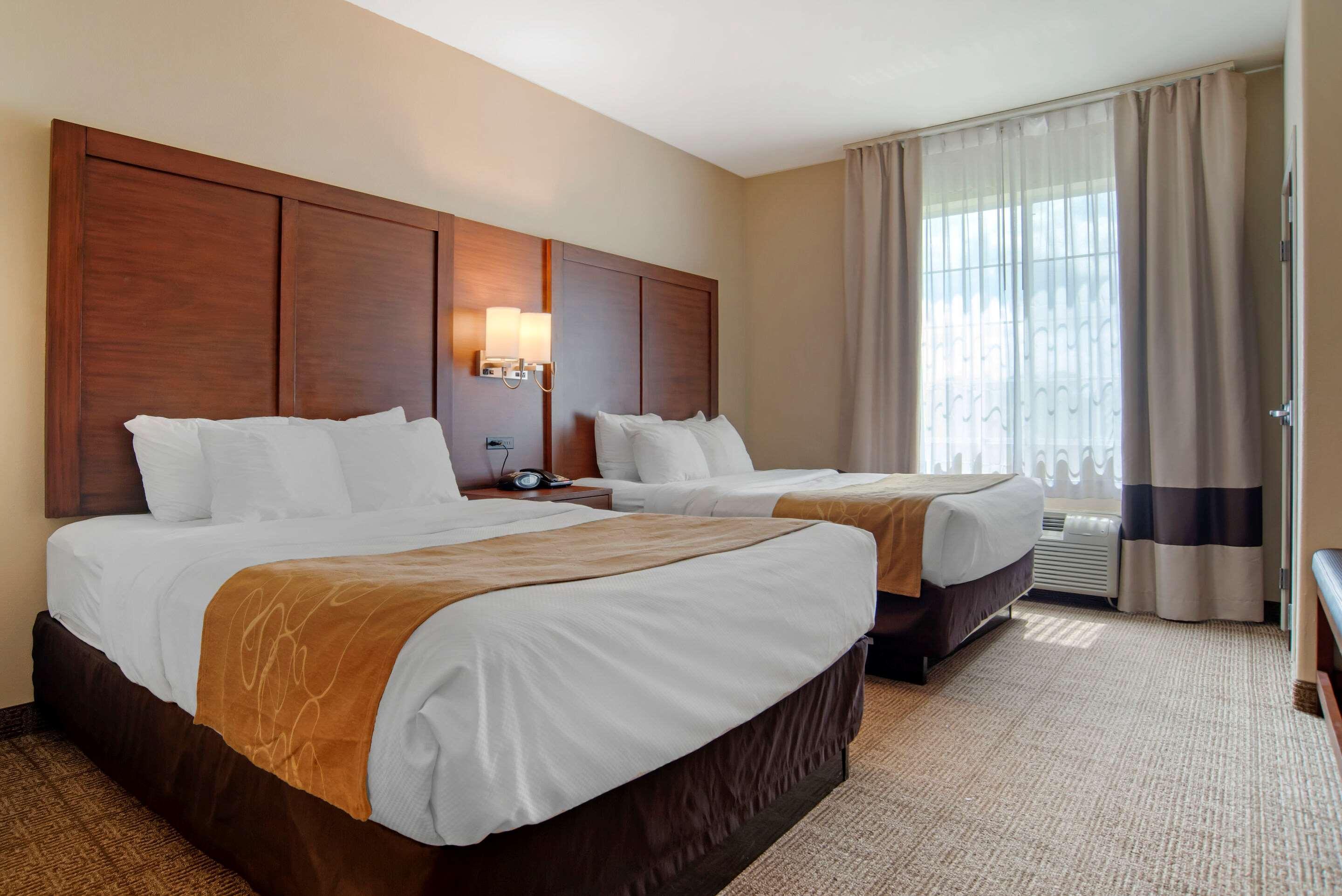Comfort Suites Alexandria Bagian luar foto