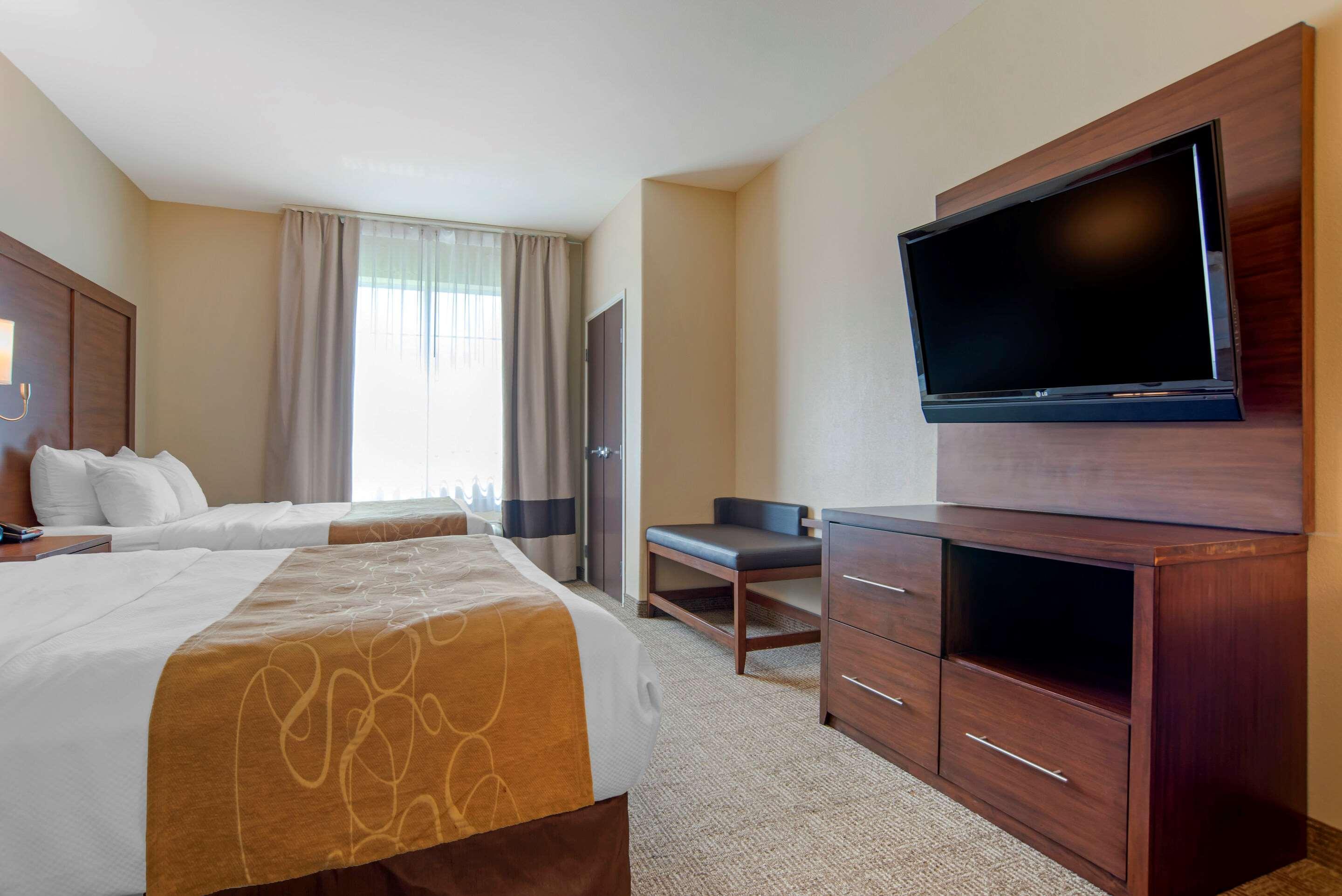 Comfort Suites Alexandria Bagian luar foto