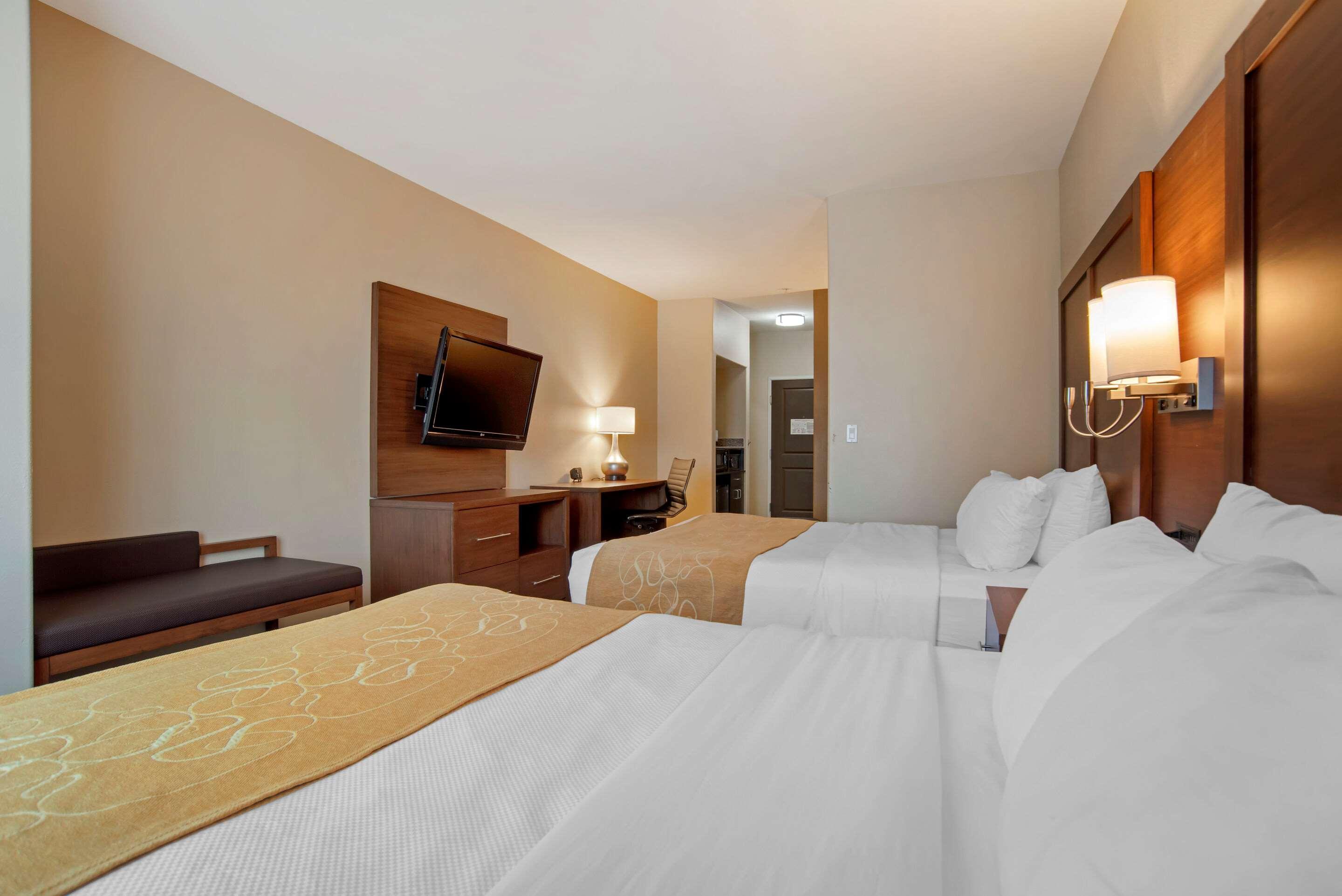 Comfort Suites Alexandria Bagian luar foto