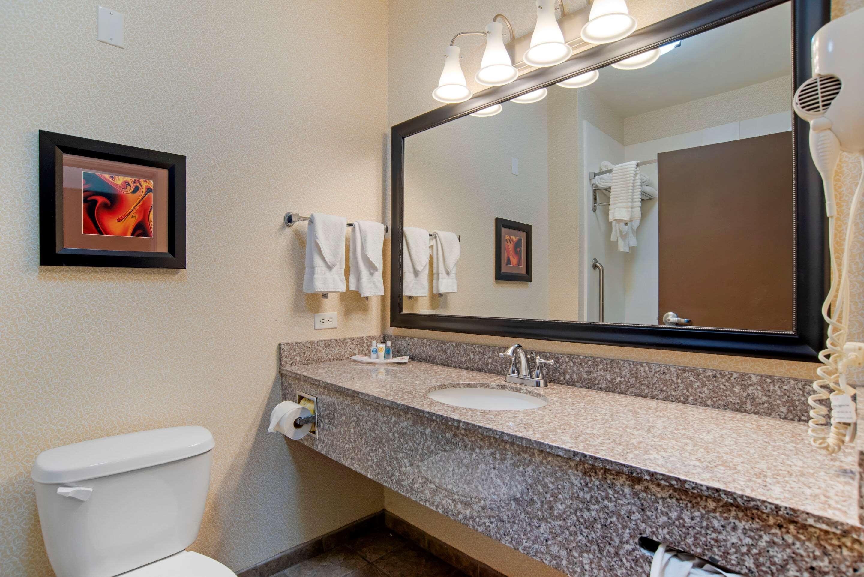 Comfort Suites Alexandria Bagian luar foto