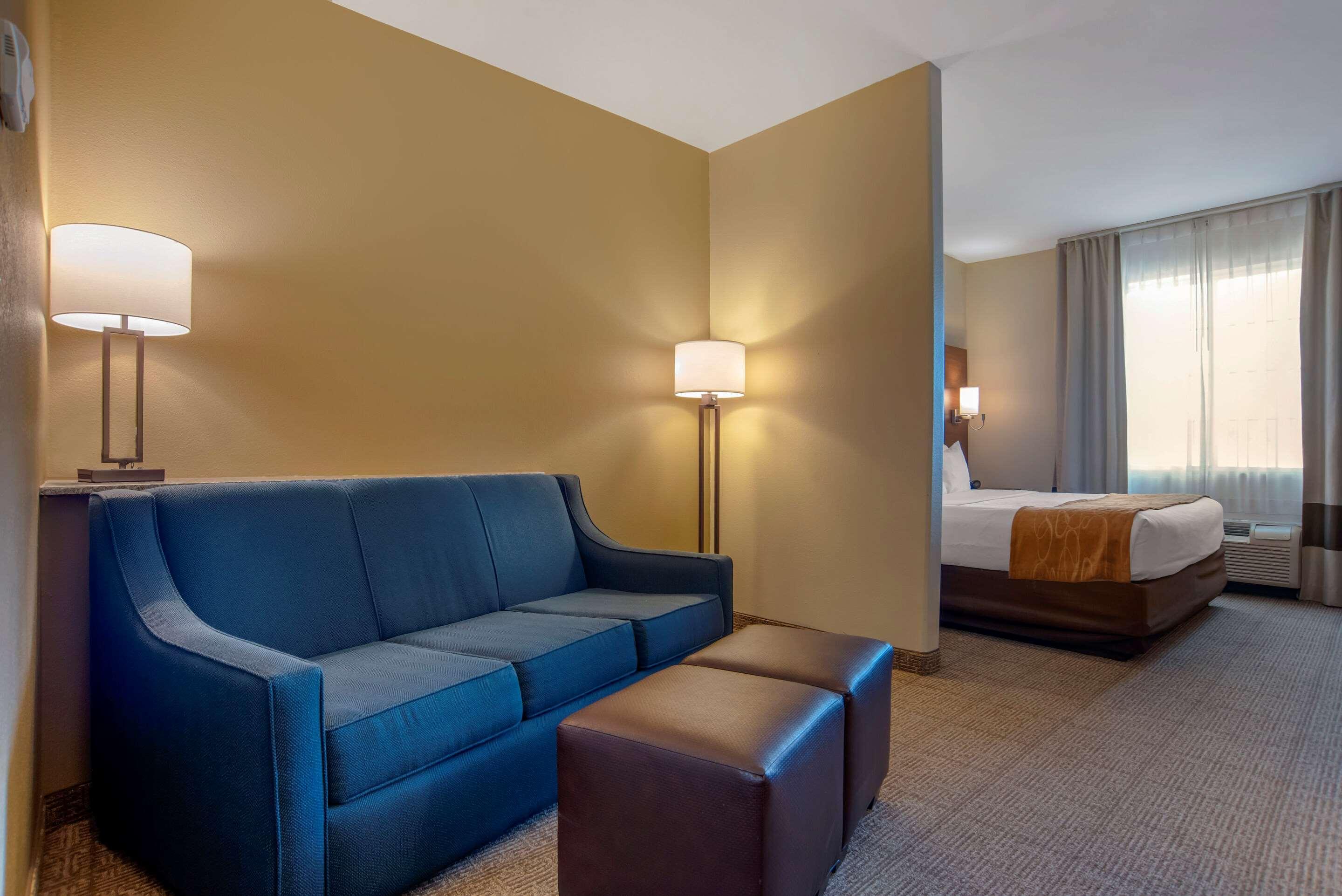 Comfort Suites Alexandria Bagian luar foto