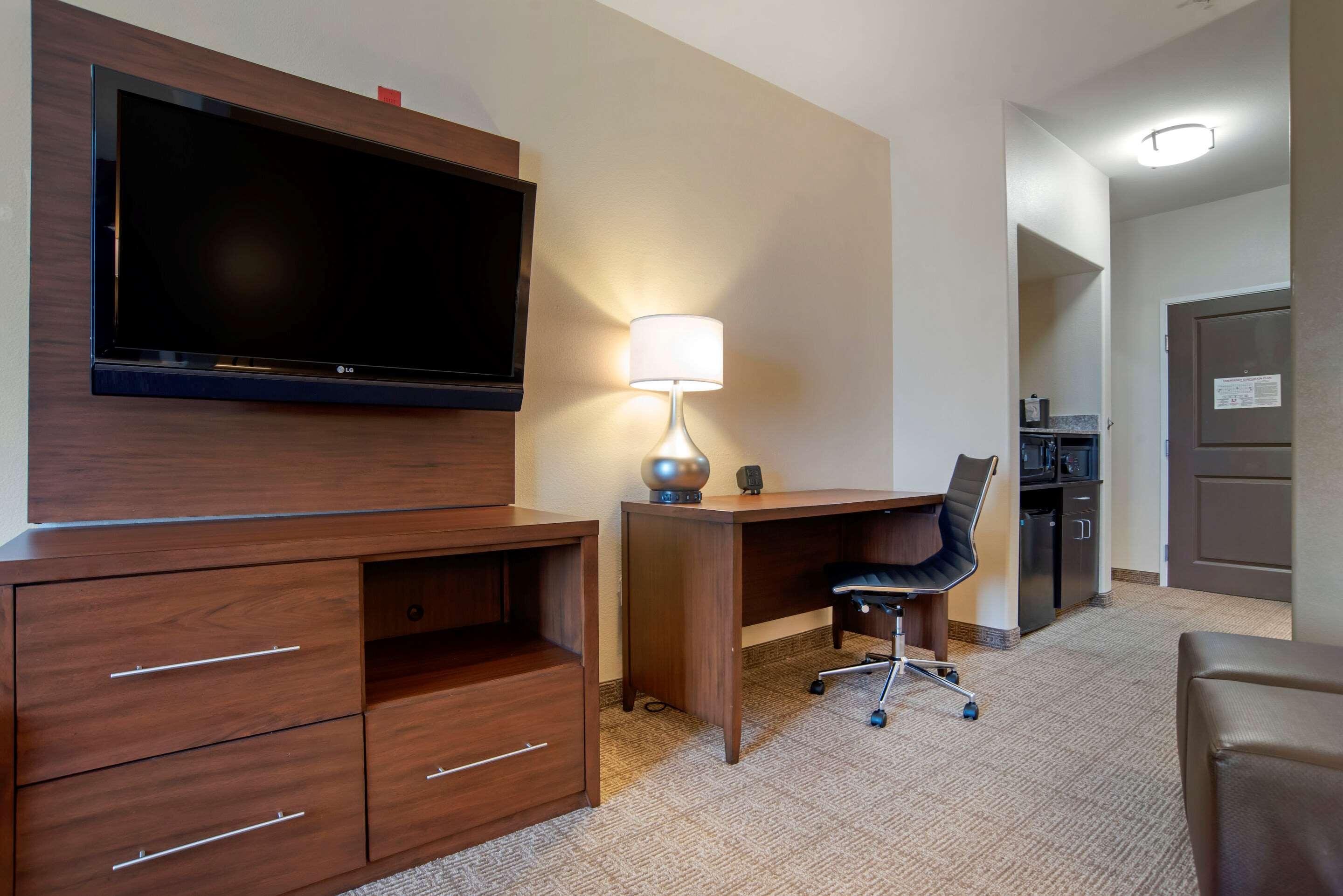 Comfort Suites Alexandria Bagian luar foto