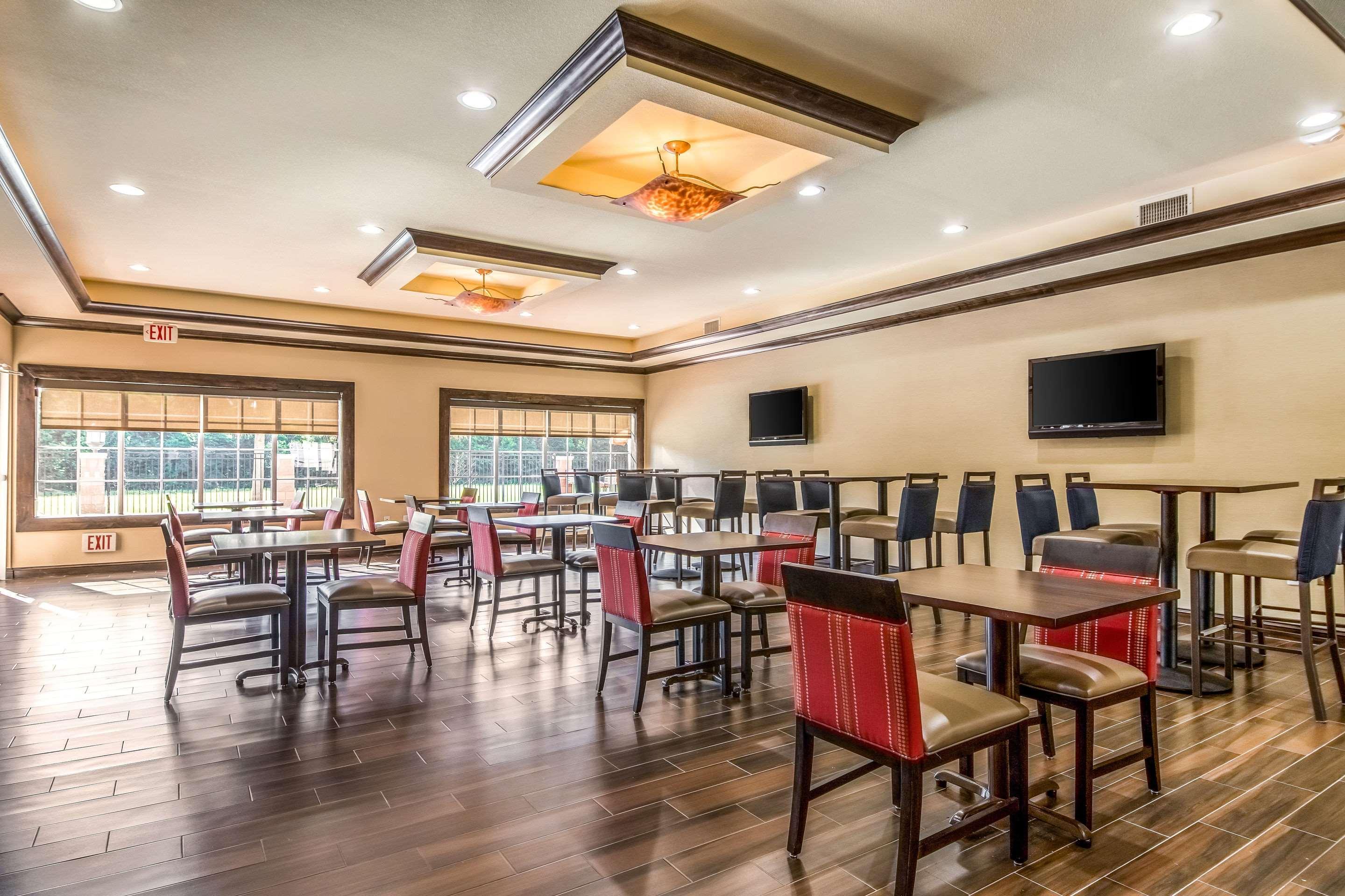 Comfort Suites Alexandria Bagian luar foto