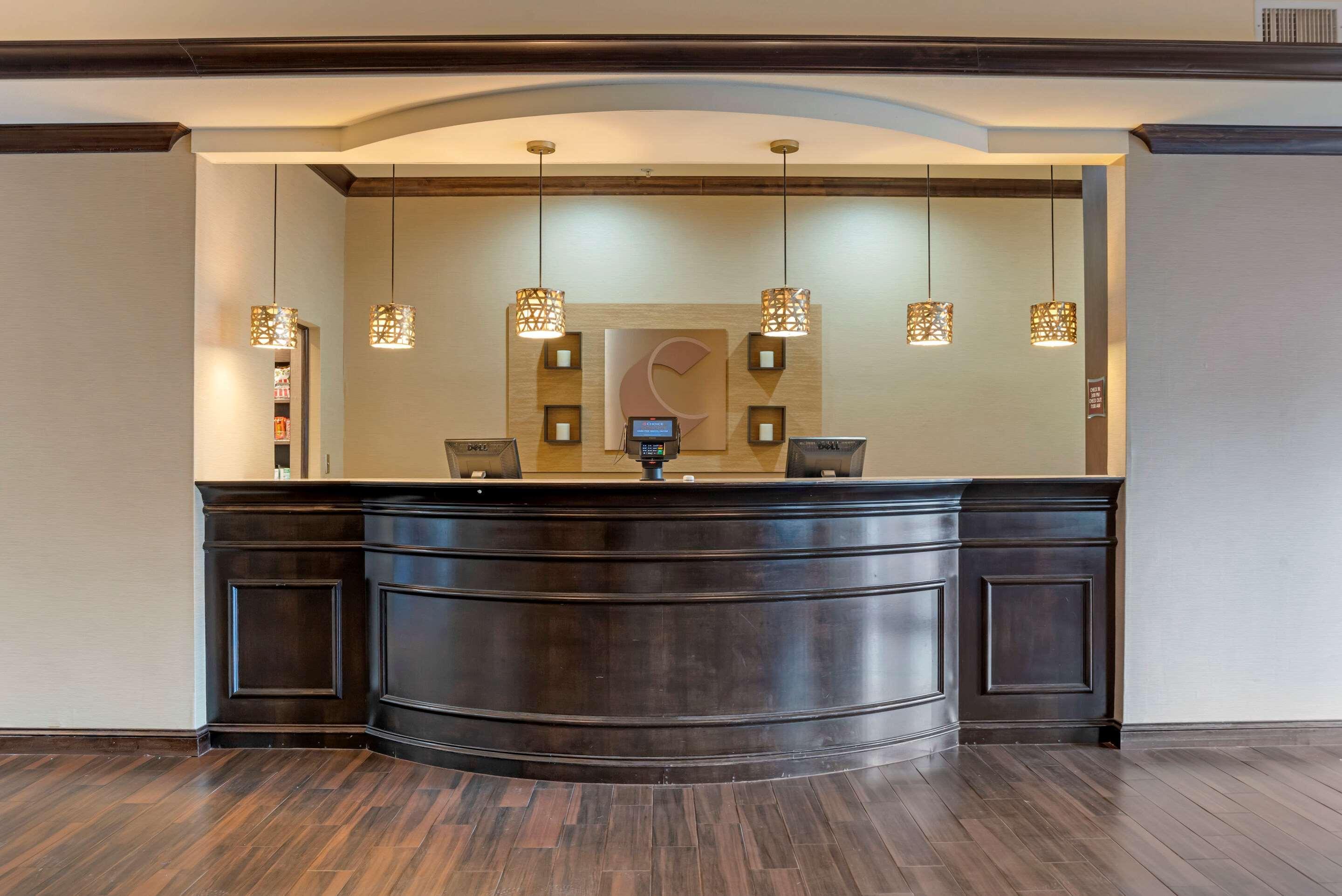 Comfort Suites Alexandria Bagian luar foto