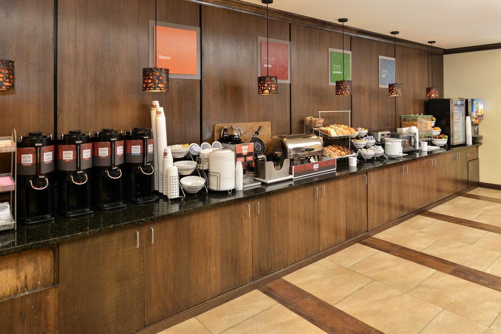 Comfort Suites Alexandria Bagian luar foto