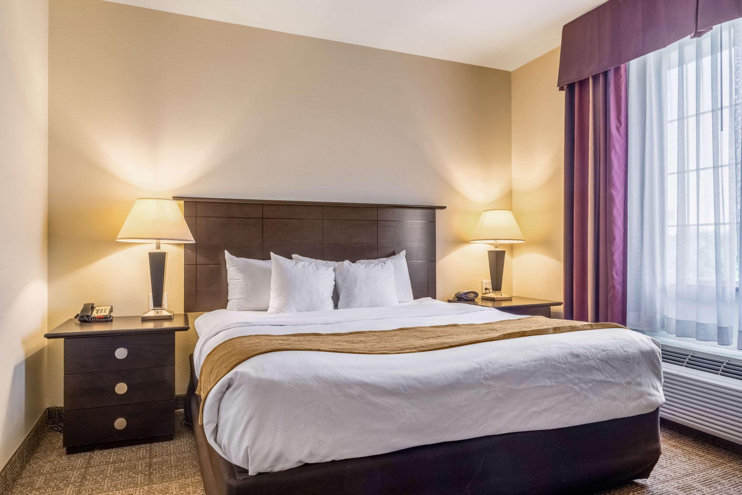 Comfort Suites Alexandria Bagian luar foto