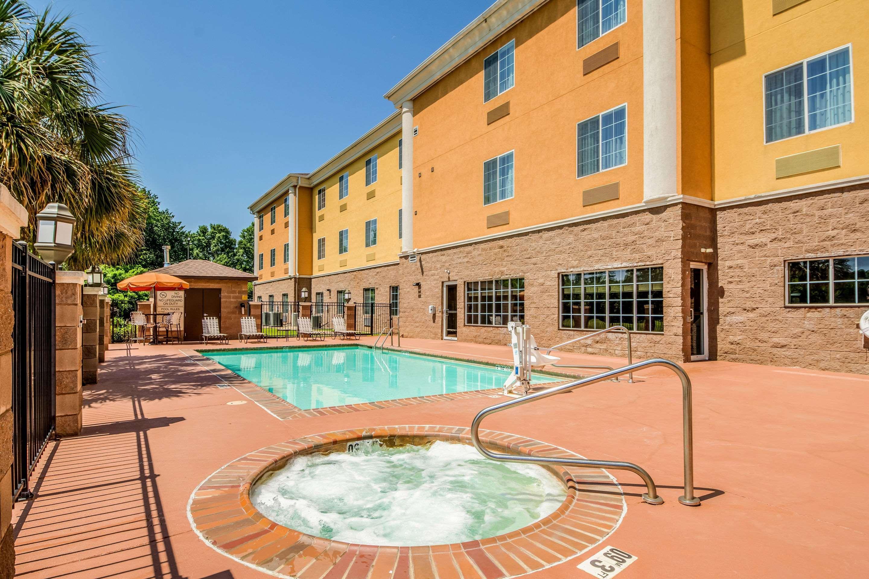 Comfort Suites Alexandria Bagian luar foto