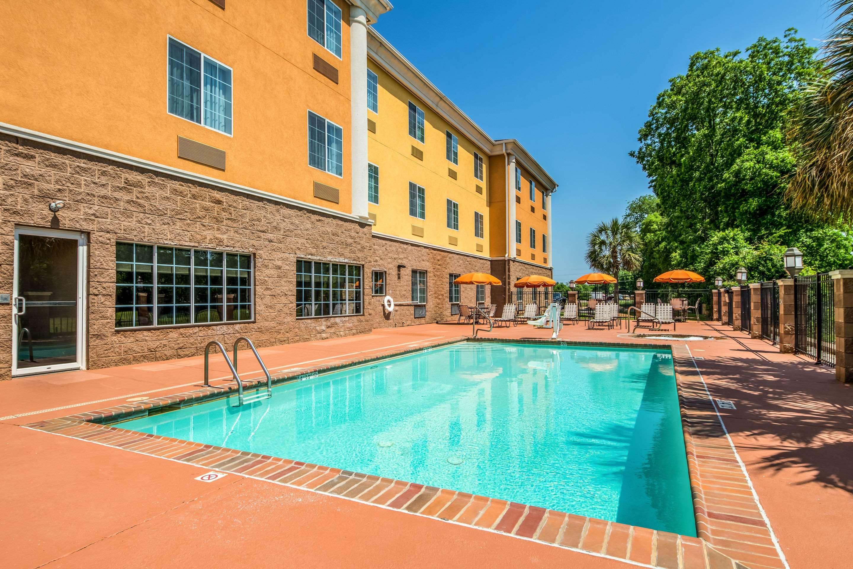 Comfort Suites Alexandria Bagian luar foto