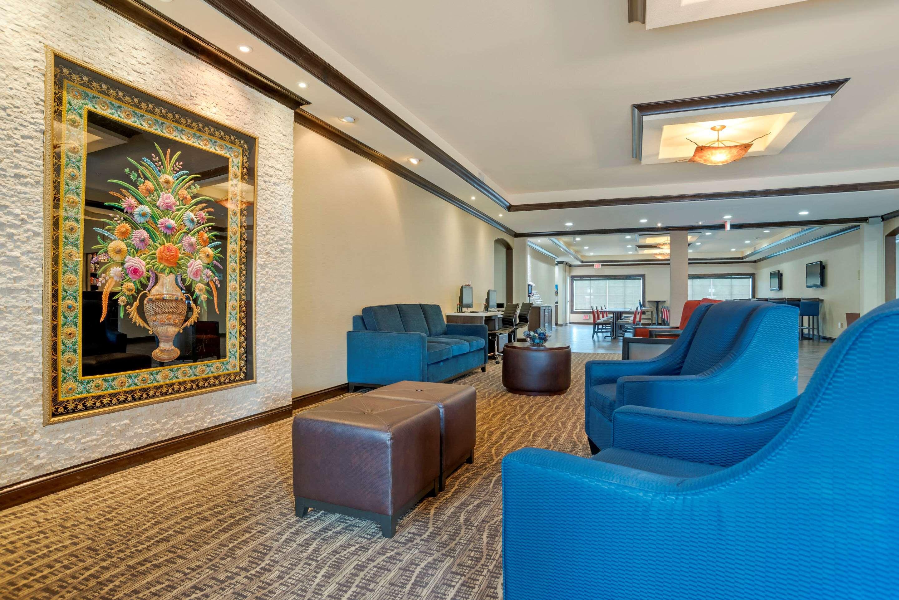 Comfort Suites Alexandria Bagian luar foto