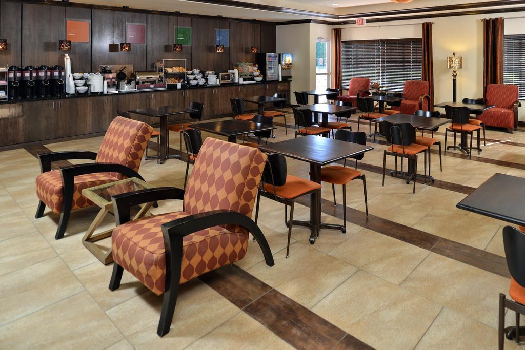 Comfort Suites Alexandria Bagian luar foto