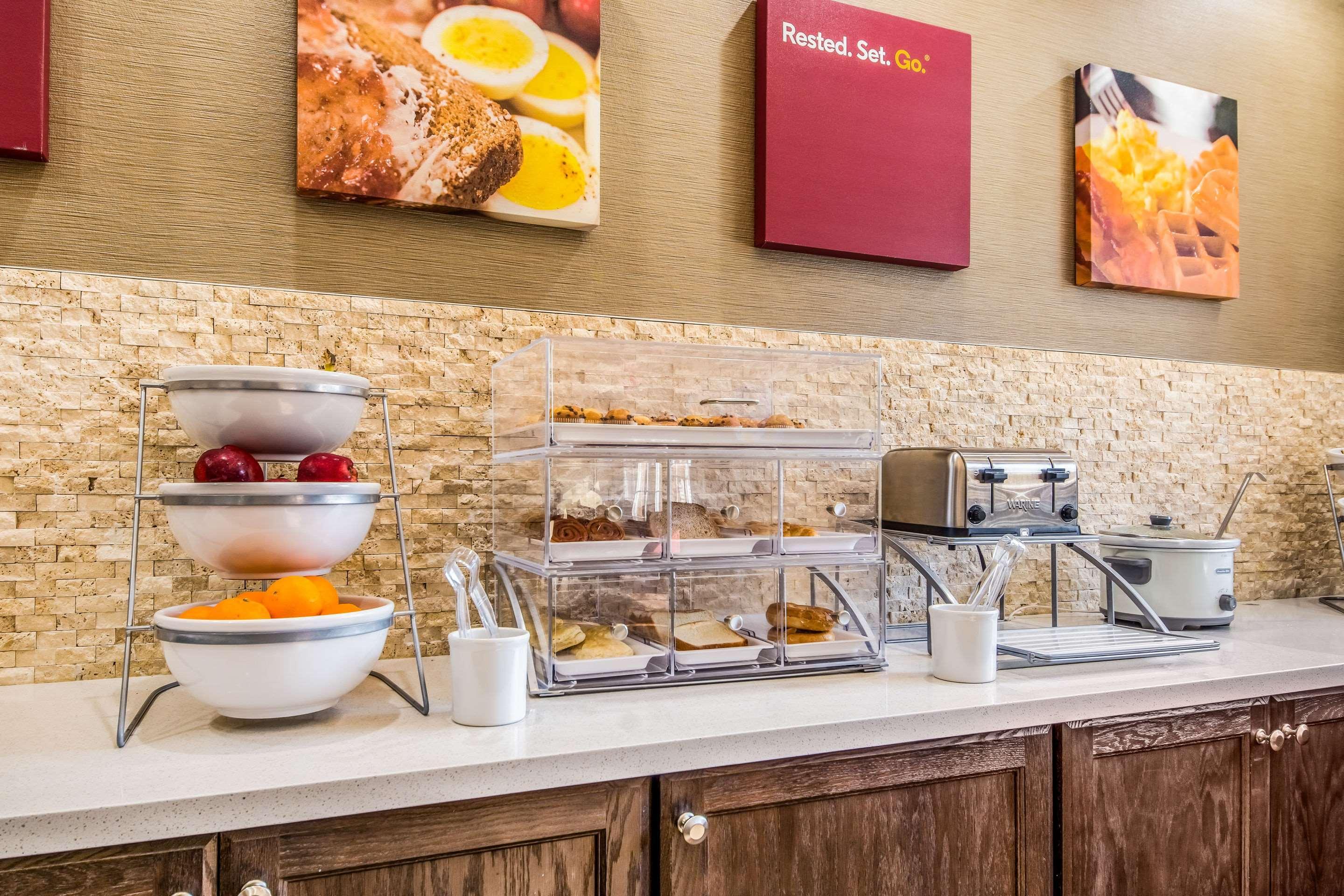 Comfort Suites Alexandria Bagian luar foto