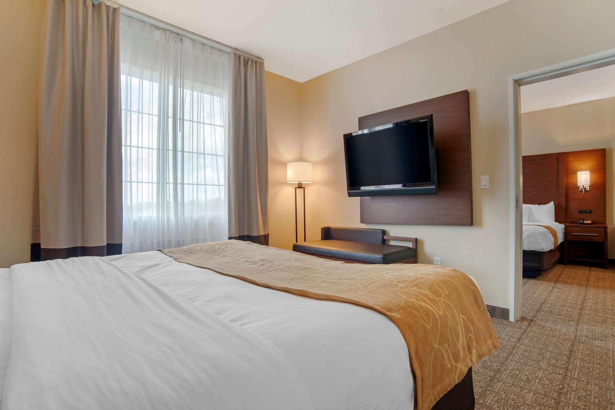Comfort Suites Alexandria Bagian luar foto