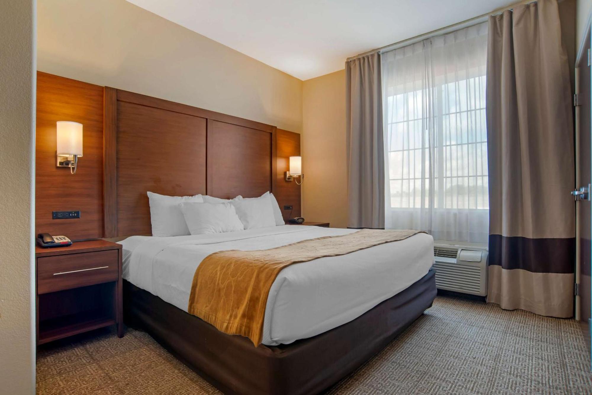 Comfort Suites Alexandria Bagian luar foto